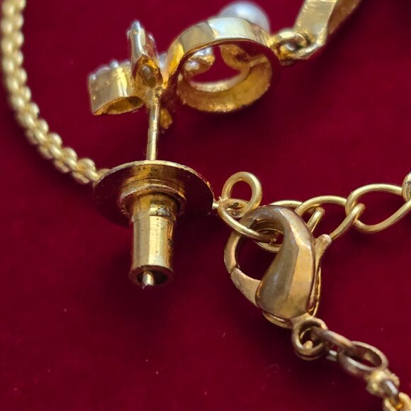 Delicate Indian Design Faux Pearl Rhinestone Gold Wedding Necklace Earrings Set - Picture 12 of 13